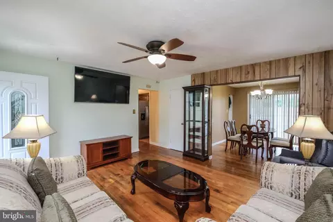 Living - 117 E 14th St, Front Royal, VA 22630 photo 2 of 4