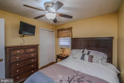 Bedroom - 117 E 14th St, Front Royal, VA 22630 photo 4 of 8