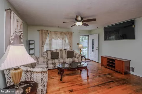 Living - 117 E 14th St, Front Royal, VA 22630 photo 4 of 4