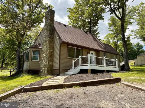 369 Mountain Lake Dr, Front Royal, VA 22630