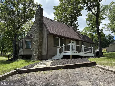 369 Mountain Lake Dr, Front Royal, VA 22630