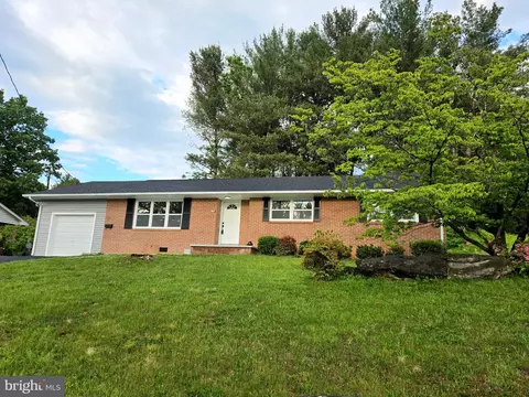 210 S Shenandoah Ave, Front Royal, VA 22630
