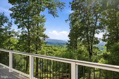 500 Delicious Rd, Linden, VA 22642