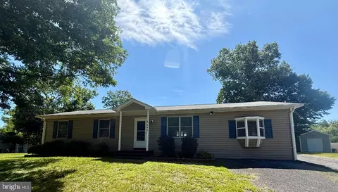 686 Rollason Dr, Front Royal, VA 22630