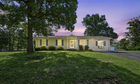 686 Rollason Dr, Front Royal, VA 22630