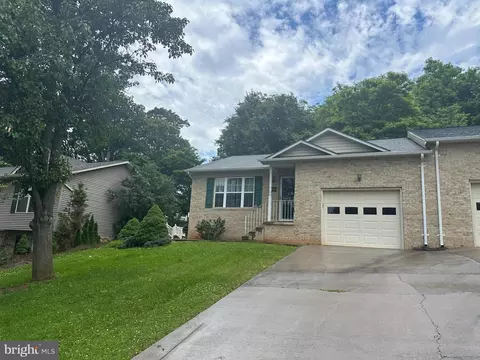 609 Cresthaven Ct, Front Royal, VA 22630
