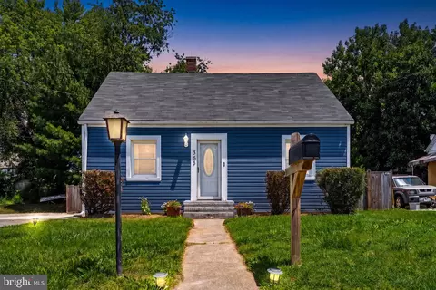 355 W 9th St, Front Royal, VA 22630