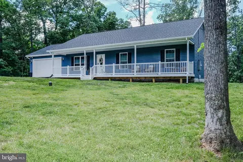 1099 High Top Rd, Linden, VA 22642