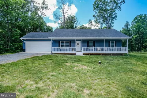 1099 High Top Rd, Linden, VA 22642