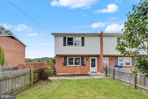 205 S Shenandoah Ave, Front Royal, VA 22630