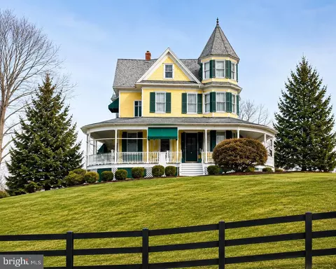 413 Grand Ave, Front Royal, VA 22630