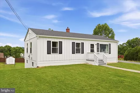 814 W 15th St, Front Royal, VA 22630