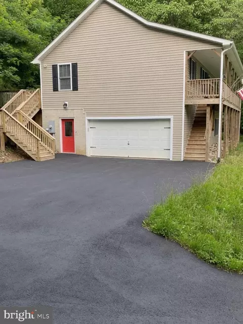 1157 Granny Smith Rd, Linden, VA 22642