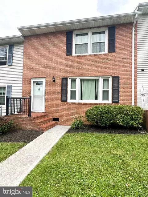 8 Biggs Dr, Front Royal, VA 22630