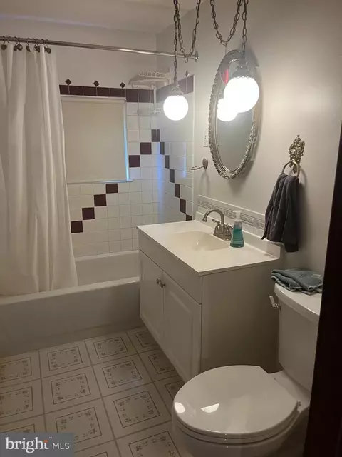 Bath - 12 Corron Dr, Front Royal, VA 22630 photo 1 of 1