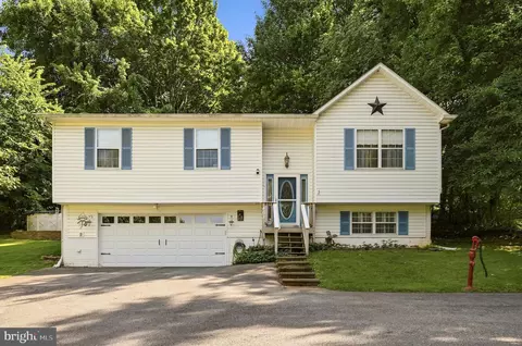 461 Rome Beauty Dr, Linden, VA 22642