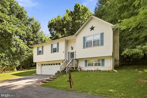 461 Rome Beauty Dr, Linden, VA 22642