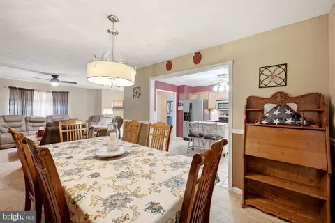 461 Rome Beauty Dr, Linden, VA 22642