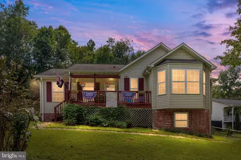107 Tee Ct, Linden, VA 22642