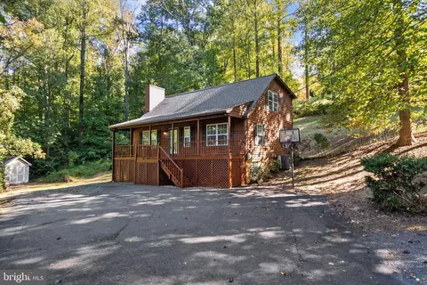 662 Northern Spy Dr, Linden, VA 22642