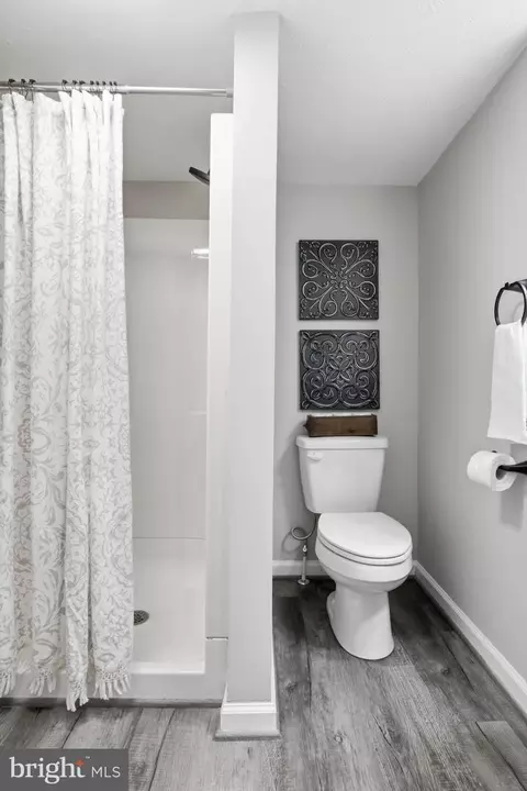 Bath - 346 Cloud St, Front Royal, VA 22630 photo 2 of 3