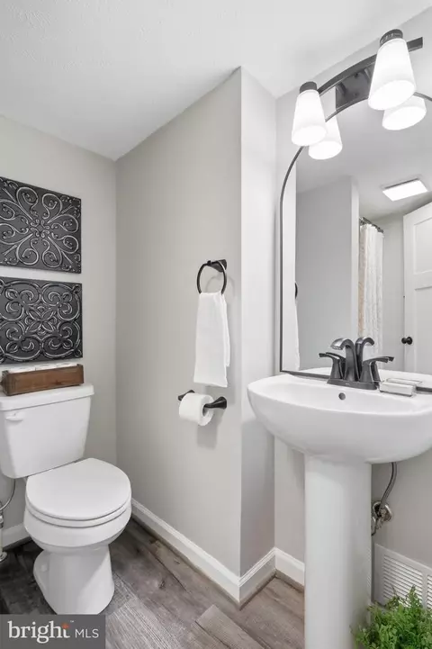 Bath - 346 Cloud St, Front Royal, VA 22630 photo 1 of 3