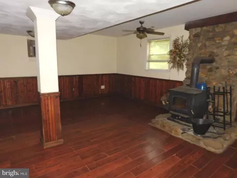 Living - 155 Gary Ln, Front Royal, VA 22630 photo 1 of 3