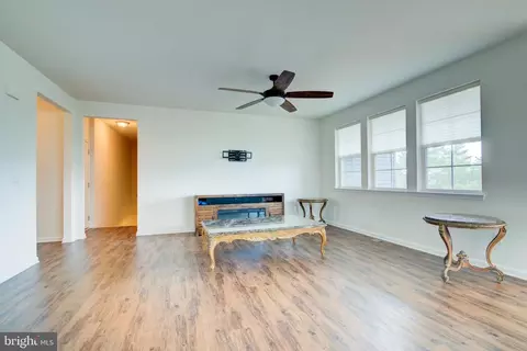 Living - 79 Putter Ct, Front Royal, VA 22630 photo 2 of 3
