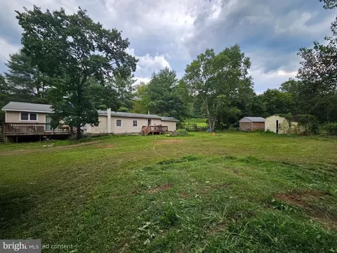 348 Thompson Hollow Rd, Bentonville, VA 22610