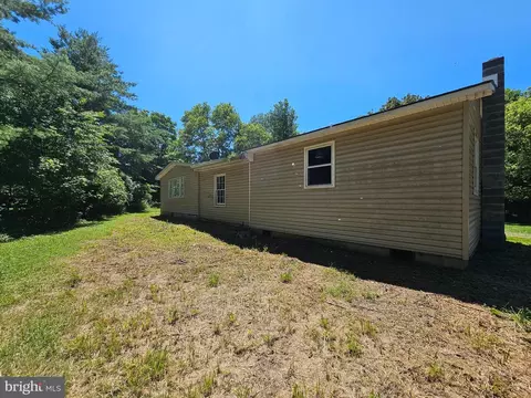 348 Thompson Hollow Rd, Bentonville, VA 22610