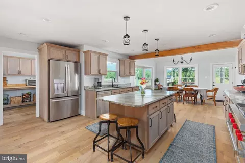 Kitchen - 129 359 565 Ridgeway, Front Royal, VA 22630 photo 1 of 4