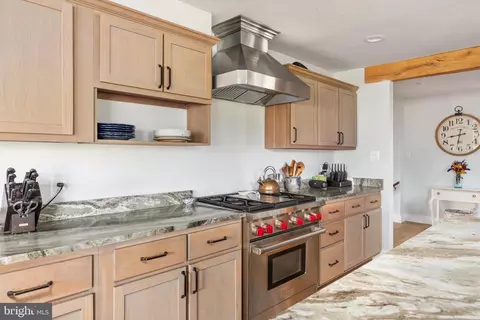 Kitchen - 129 359 565 Ridgeway, Front Royal, VA 22630 photo 2 of 4