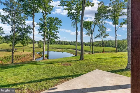 View/Area - 129 359 565 Ridgeway, Front Royal, VA 22630 photo 3 of 7