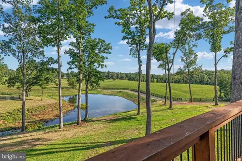 View/Area - 129 359 565 Ridgeway, Front Royal, VA 22630 photo 2 of 7