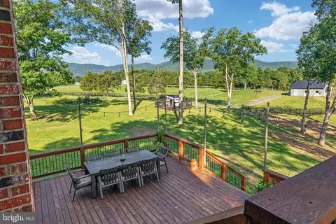 Exterior - 129 359 565 Ridgeway, Front Royal, VA 22630 photo 4 of 12