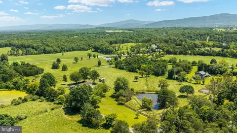 View/Area - 129 359 565 Ridgeway, Front Royal, VA 22630 photo 6 of 7