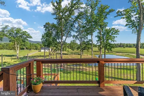Exterior - 129 359 565 Ridgeway, Front Royal, VA 22630 photo 3 of 12