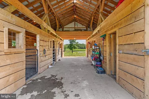 Entry Way - 129 359 565 Ridgeway, Front Royal, VA 22630 photo 4 of 9