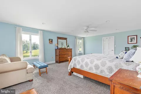 Bedroom - 129 359 565 Ridgeway, Front Royal, VA 22630 photo 4 of 9