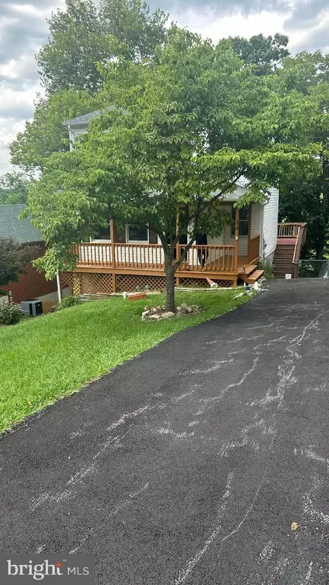 34 E 19th St, Front Royal, VA 22630