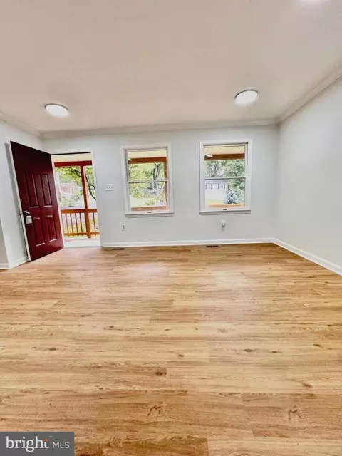 Living - 34 E 19th St, Front Royal, VA 22630 photo 5 of 5