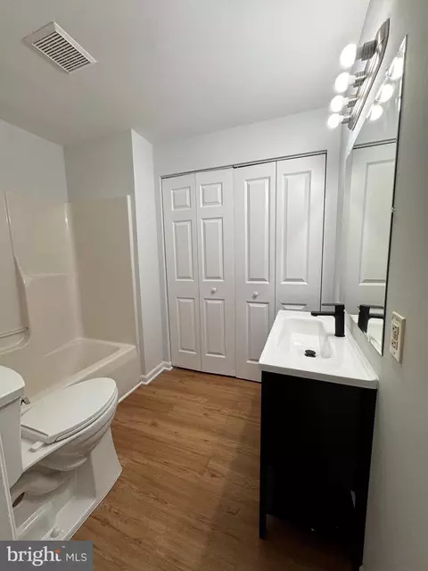 Bath - 34 E 19th St, Front Royal, VA 22630 photo 1 of 1