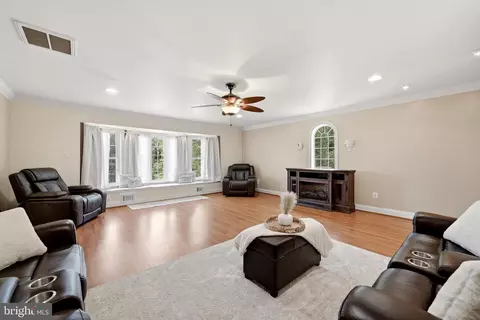 Living - 202 Spring Rd, Front Royal, VA 22630 photo 8 of 9