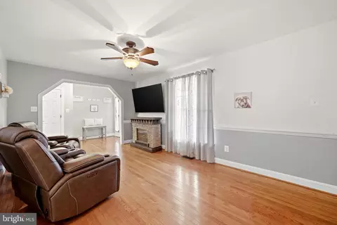 Entry Way - 202 Spring Rd, Front Royal, VA 22630 photo 5 of 12