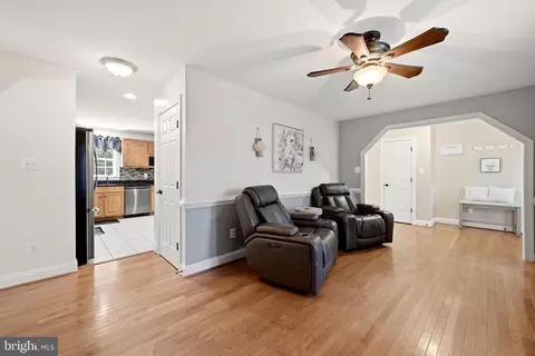 Entry Way - 202 Spring Rd, Front Royal, VA 22630 photo 7 of 12