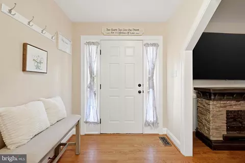 Entry Way - 202 Spring Rd, Front Royal, VA 22630 photo 2 of 12
