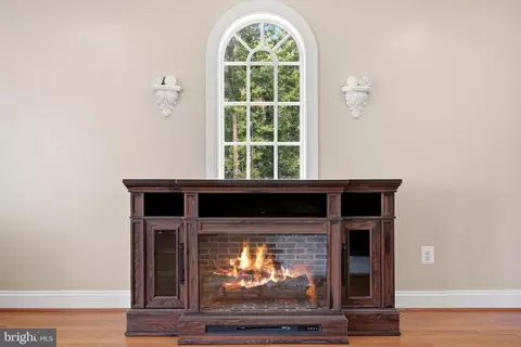 Living - 202 Spring Rd, Front Royal, VA 22630 photo 7 of 9