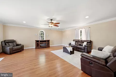 Living - 202 Spring Rd, Front Royal, VA 22630 photo 4 of 9