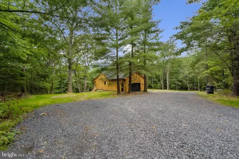 80 River Oak Dr, Bentonville, VA 22610