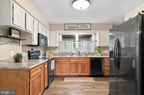 Kitchen - 455 Mountain Rd, Front Royal, VA 22630 photo 2 of 4